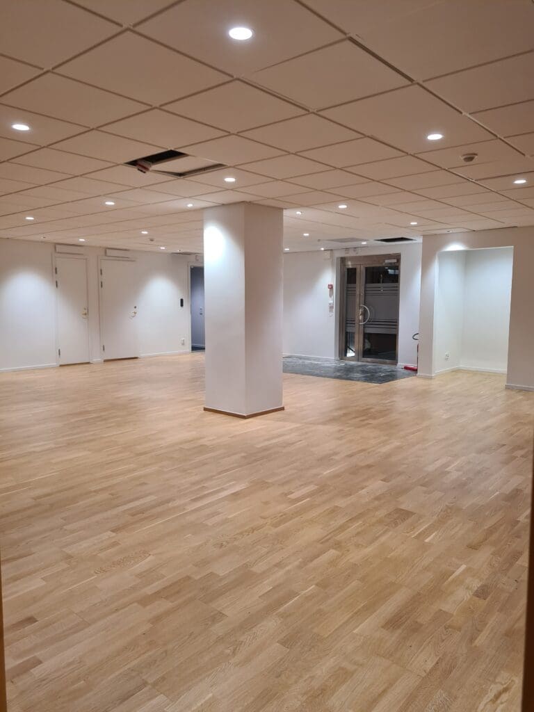Stor lokal ommålad