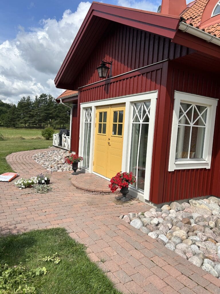 Typexemplar av vacker röd villa