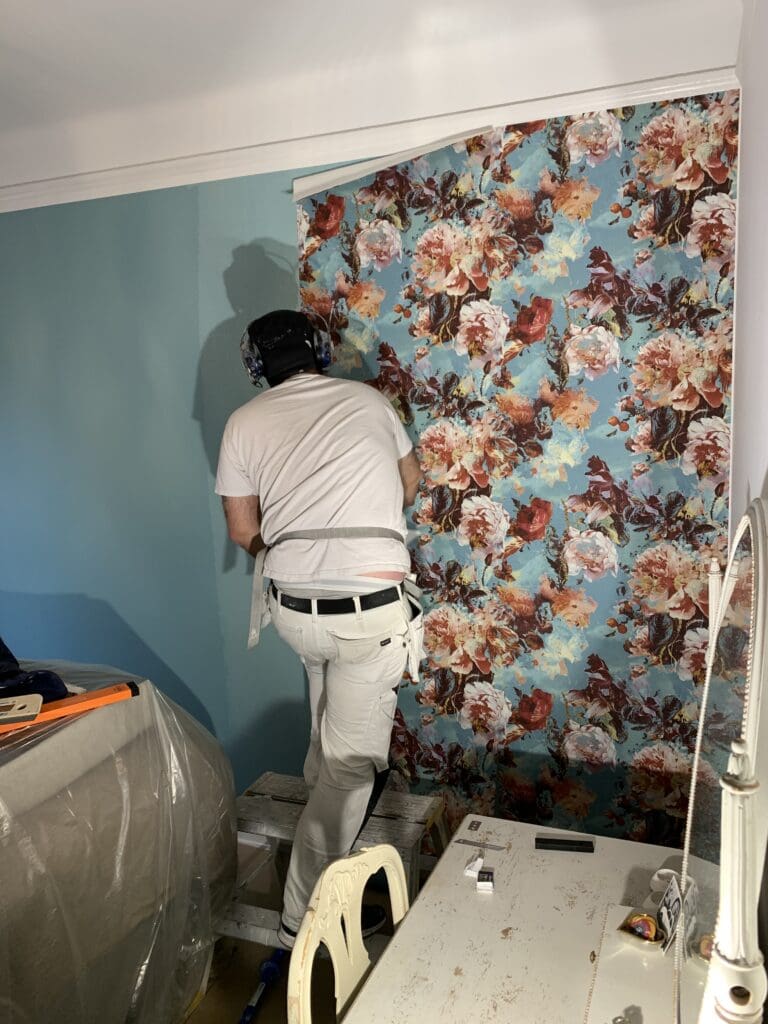 Blå och blommig vacker tapet
